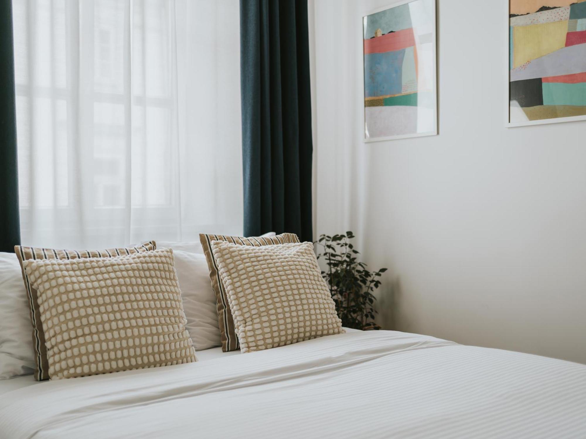 Apartment S18 *