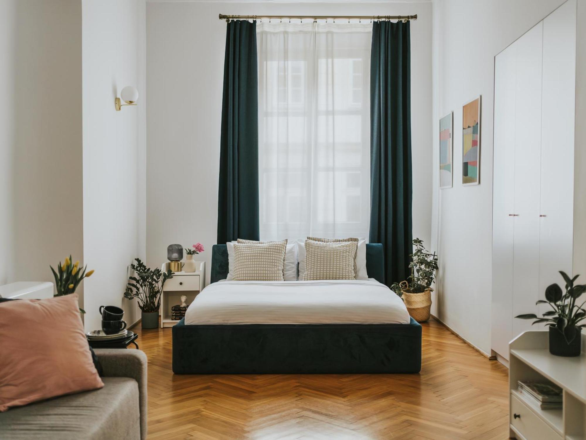 Apartment S18 *