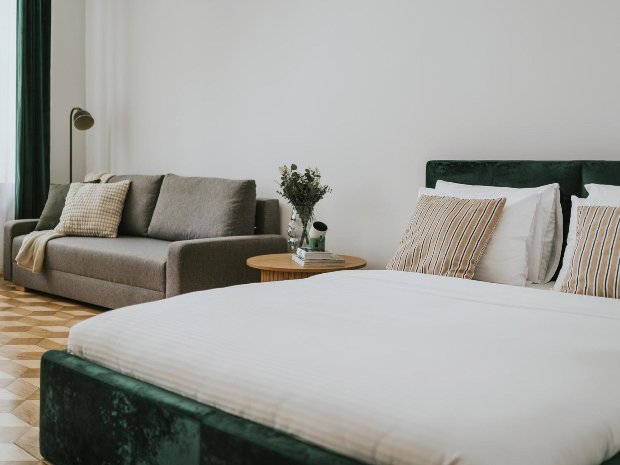 Apartment S18 *